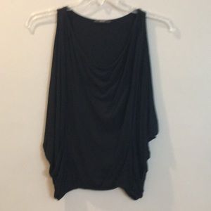 Soprano size Sleeveless black top. 2 pockets {167}